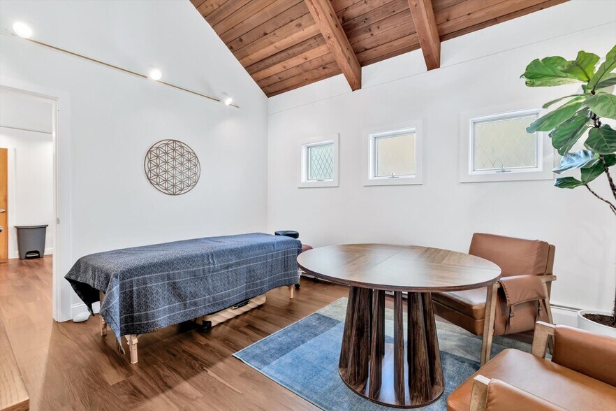 More Photos Of 1049 Main St, West Barnstable Medical For Sale