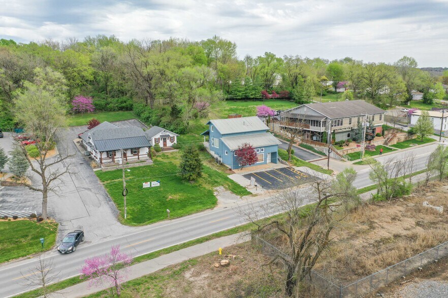 More Photos Of 4114 S Lone Pine Ave, Springfield Office Residential For Sale