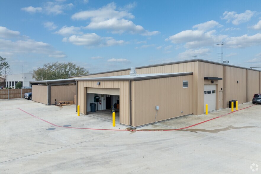 More Photos Of 1002 Southwest Pky E, College Station Auto Repair For Sale