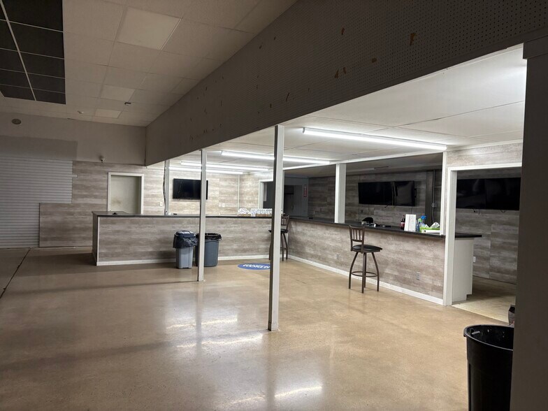 More Photos Of 2905 N Lincoln Rd, Escanaba General Retail For Sale