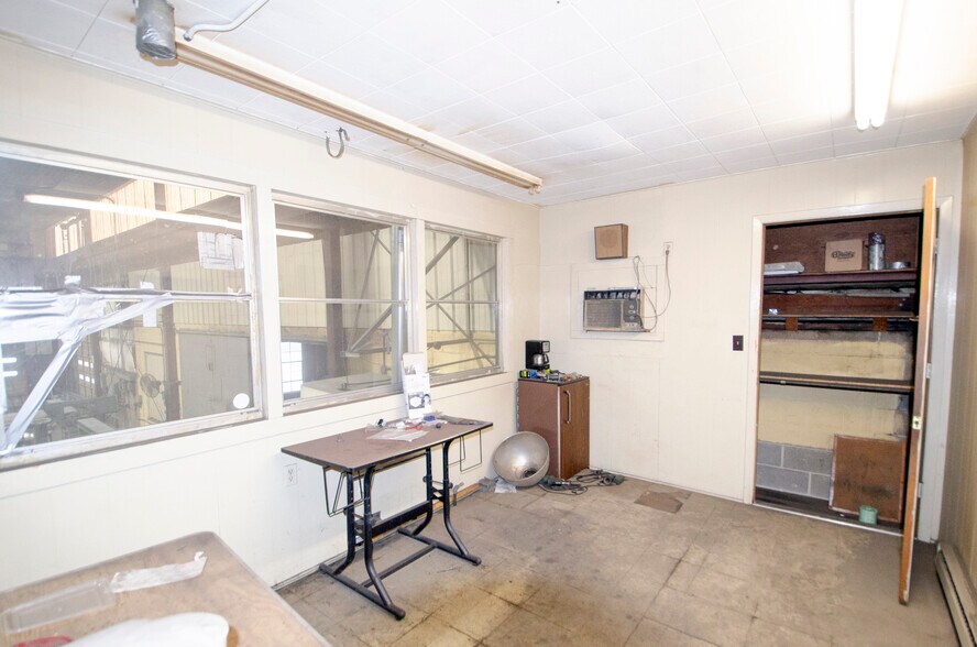 More Photos Of 1452 N National Ave, Springfield Warehouse For Sale