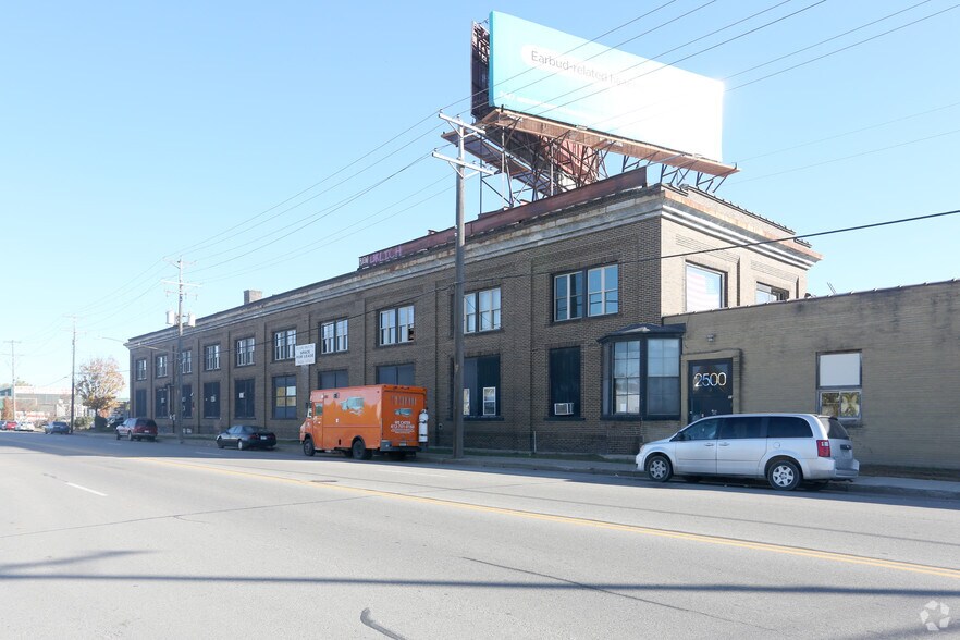 More Photos Of 2450-2560 N Washington Ave, Minneapolis Warehouse For Lease