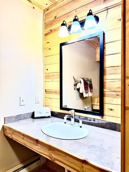 More Photos Of 1665 Whisper Ridge Rd, Ashton Hotel For Sale