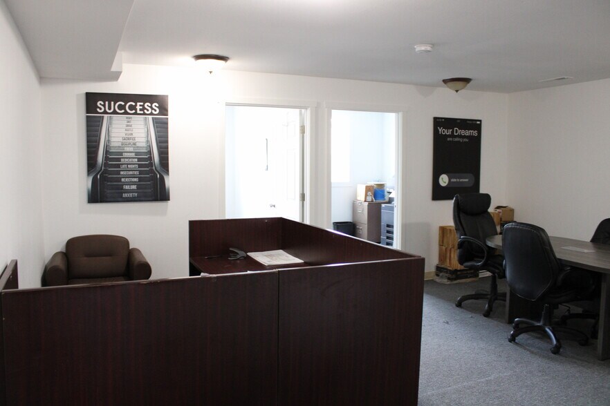 More Photos Of 7817 Pacific Ave, Tacoma Office For Sale