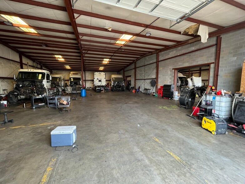 More Photos Of 3251 Robinson Cir, Charlotte Warehouse For Sale