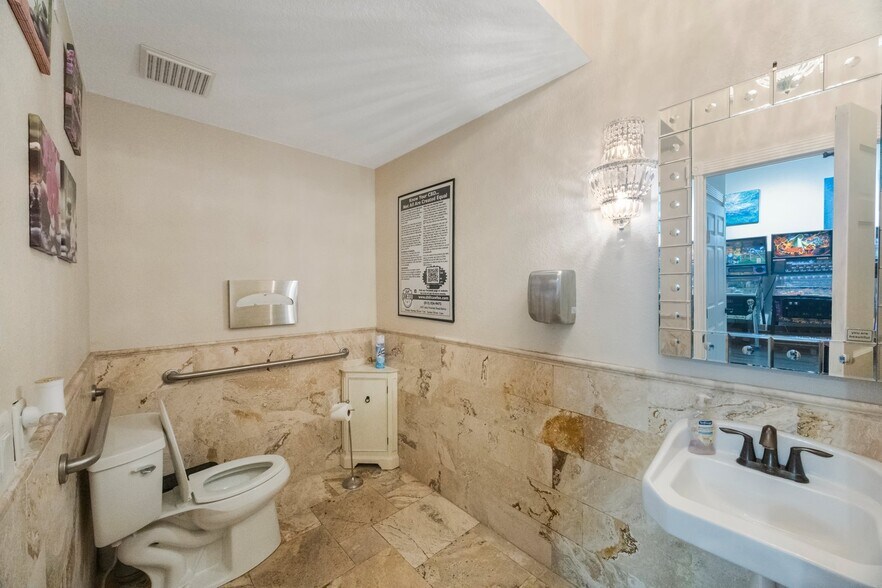 More Photos Of 3407 Lithia Pinecrest Rd, Valrico Storefront Retail Office For Sale