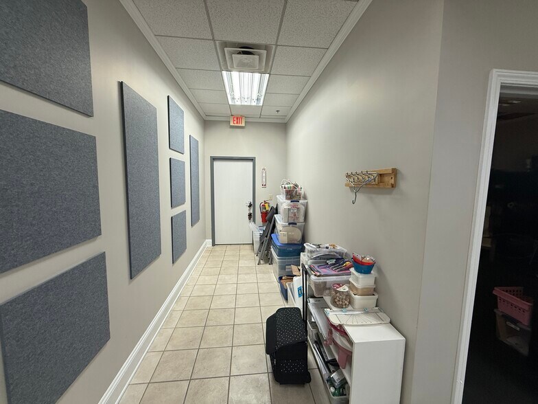 More Photos Of 120 Arnold Mill Park, Woodstock Light Distribution For Lease