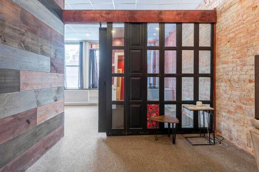 More Photos Of 21 Market Pl, Stratford Storefront Retail Residential For Sale