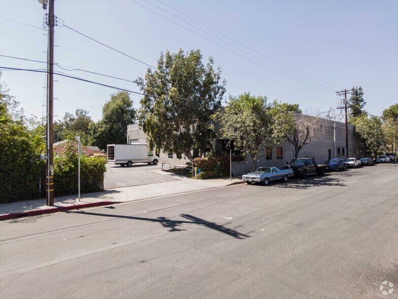 More Photos Of 16216 Kittridge St, Van Nuys Warehouse For Lease