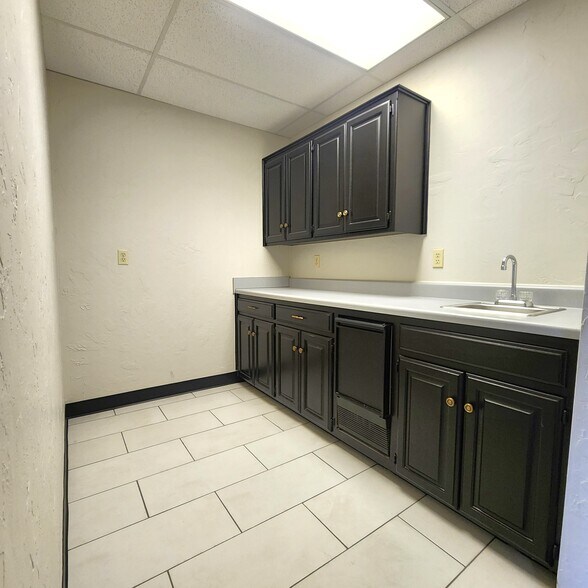 More Photos Of 2033 Heritage Park Dr, Oklahoma City Office For Lease