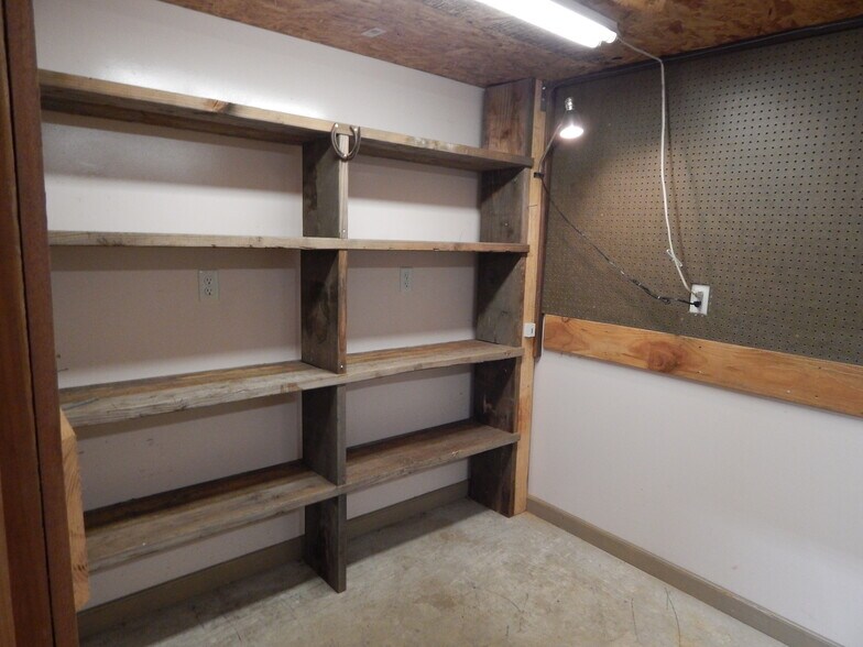 More Photos Of 121 Deady Crossing Rd, Sutherlin Warehouse For Sale