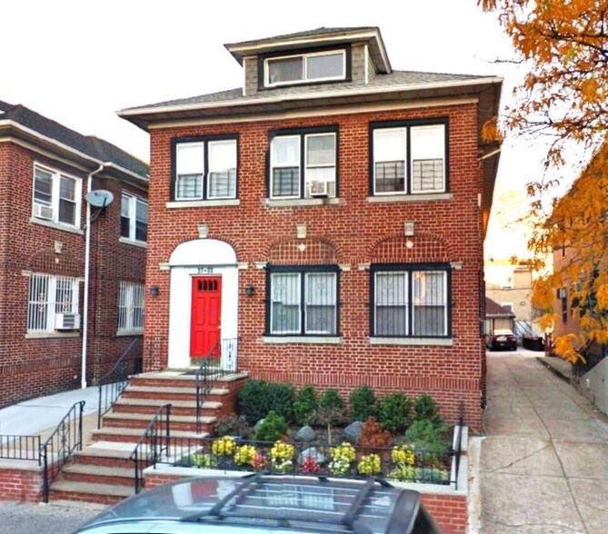 Primary Photo Of 3733 75th St, Jackson Heights Apartments For Sale