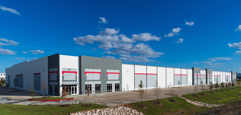 More Photos Of 6907 Lancer Blvd, San Antonio Unknown For Lease