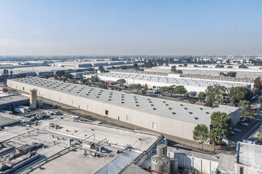 More Photos Of 4900 Zambrano St, Commerce Warehouse For Lease
