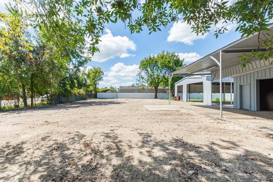 More Photos Of 1929 Havner Ln, Houston Industrial For Sale