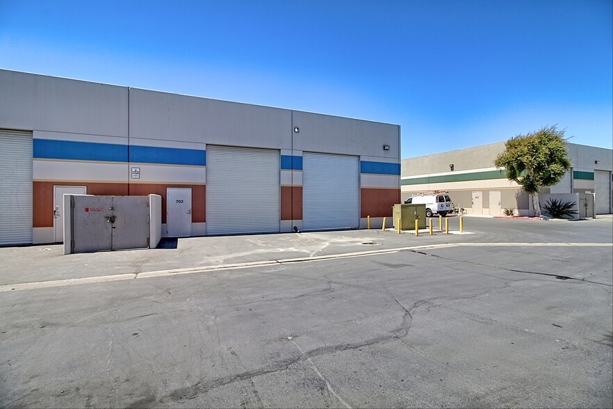 More Photos Of 1891 Goodyear Ave, Ventura Manufacturing For Lease