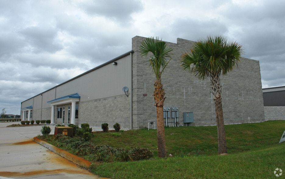 More Photos Of 919 Biscayne Blvd, Deland Airplane Hangar For Lease