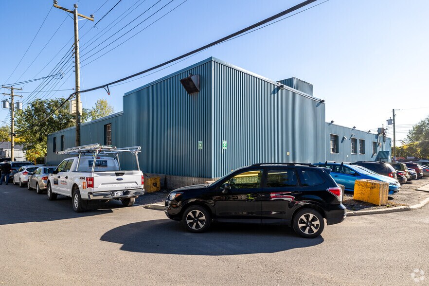 More Photos Of 55 Av Milton, Lachine Office For Sale