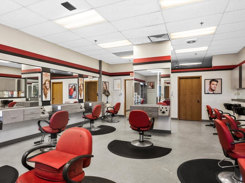 More Photos Of 3399 Calumet Ave, Manitowoc General Retail For Lease