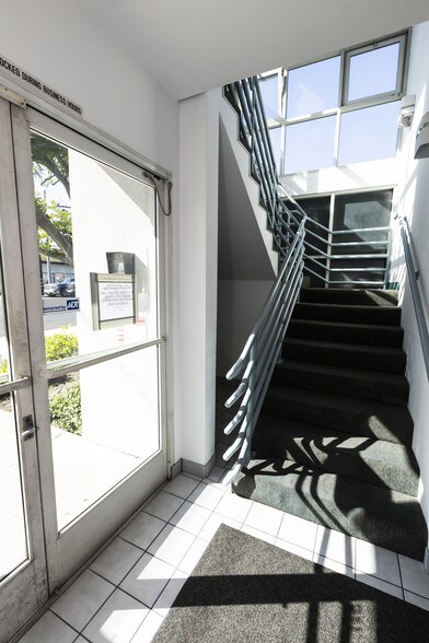 More Photos Of 711 E Wardlow Rd, Long Beach Office For Lease