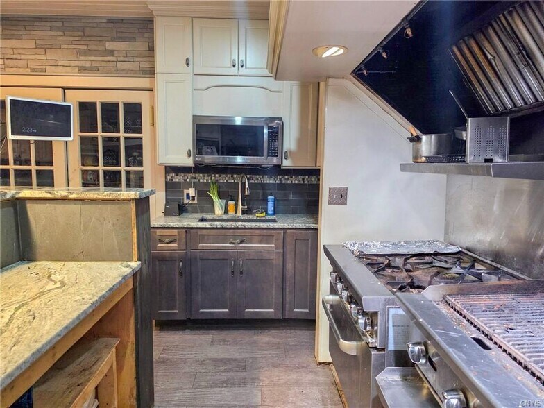 More Photos Of 6266 Lakeshore Rd, Verona Beach Restaurant For Sale
