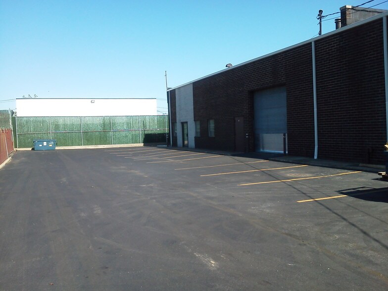 More Photos Of 75 Cabot St, West Babylon Warehouse For Lease