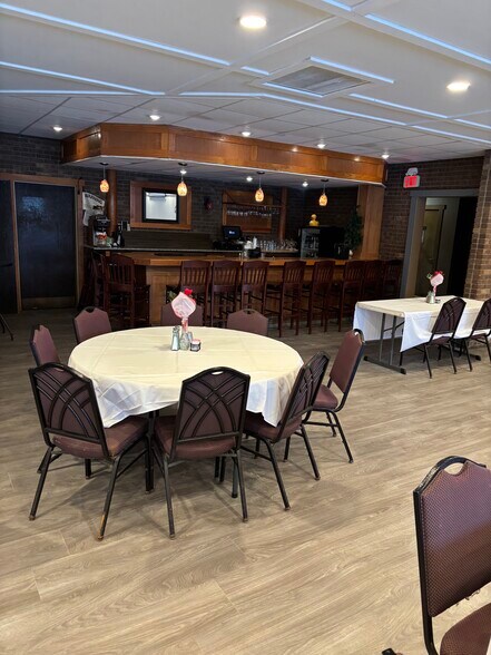 More Photos Of 24 S First St, Fulton Restaurant For Sale