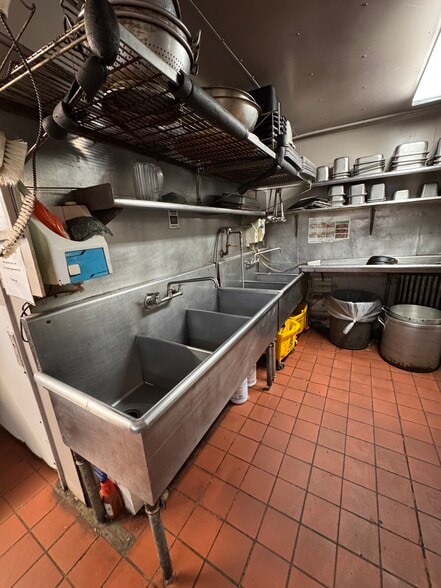 More Photos Of 572 2nd Ave, Troy Restaurant For Sale