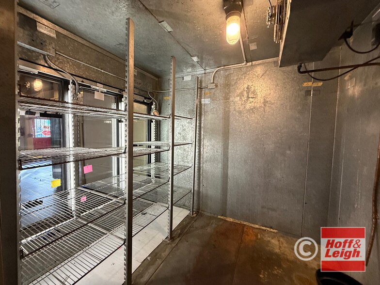 More Photos Of 5219-5229 W 25th Ave, Edgewater Unknown For Lease