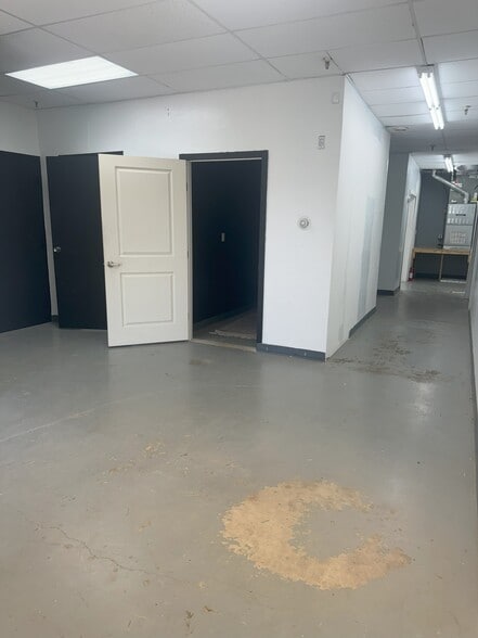 More Photos Of 1817 Linwood Blvd, Oklahoma City Warehouse For Lease