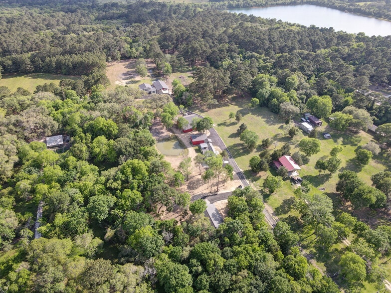 More Photos Of 4388 County Road 197, Alvin Specialty For Sale