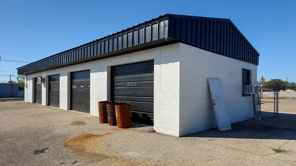 Primary Photo Of 124 N 4th St, Killeen Auto Repair For Lease