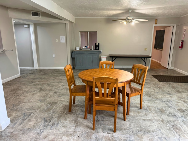 More Photos Of 1922 Dallas St, Pasadena Religious Facility For Sale