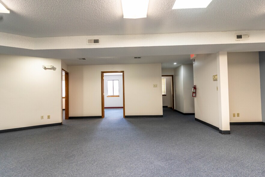 More Photos Of 11813 W 77th St, Lenexa Office For Sale