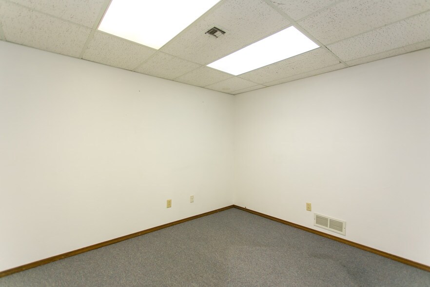 More Photos Of 100 N Fruitland St, Kennewick Office For Lease