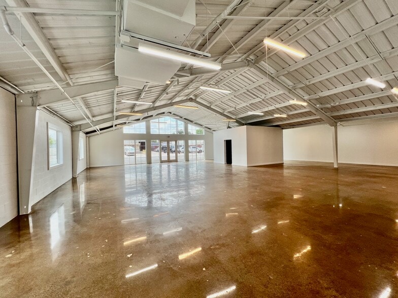 More Photos Of 2330 Langford St, Dallas Storefront For Sale