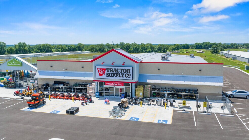 Primary Photo Of 416 E Fir Rd, Carthage General Retail For Sale