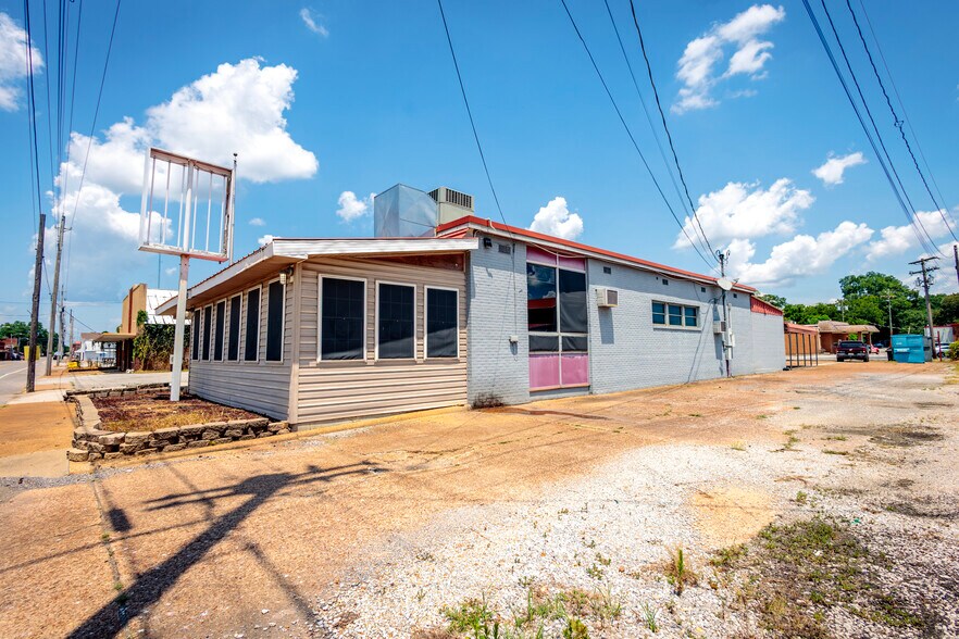 More Photos Of 15908 Main St, Town Creek General Retail For Sale