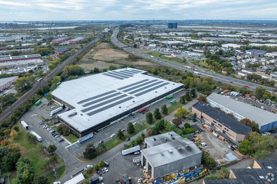 More Photos Of 35 Henry St, Secaucus Manufacturing For Lease