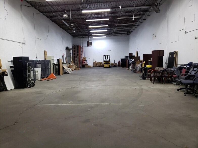 More Photos Of 4264 Winters Chapel Rd, Doraville Showroom For Lease