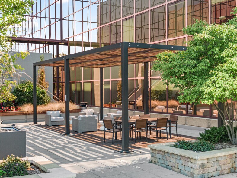 More Photos Of 630-650 Dundee Rd, Northbrook Unknown For Lease