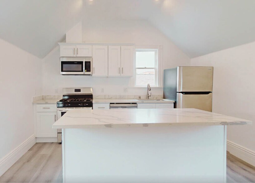 More Photos Of 1030 W 23rd St, Los Angeles Apartments For Sale