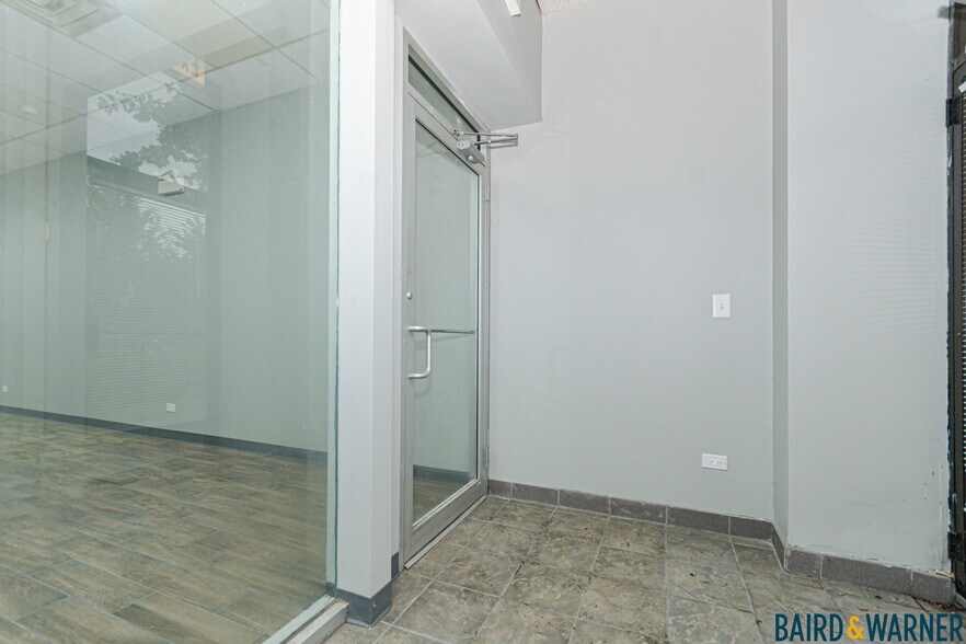 More Photos Of 4827-4831 W Irving Park Rd, Chicago Office For Lease