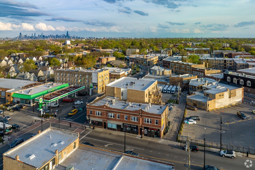 More Photos Of 4001 W Montrose Ave, Chicago Storefront For Lease