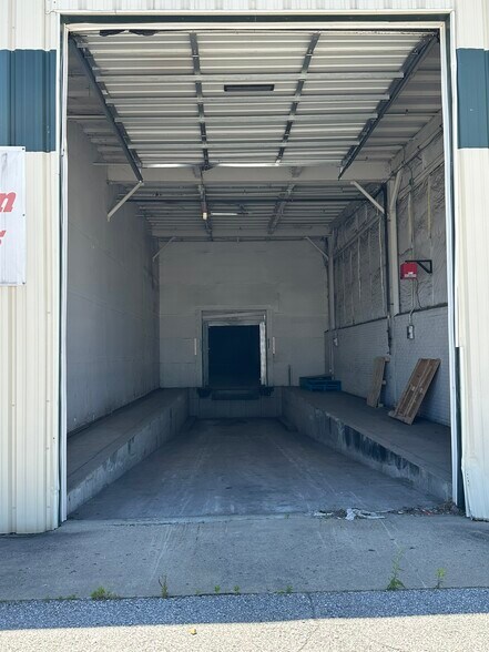 More Photos Of 217 S Belmont Ave, Indianapolis Warehouse For Lease