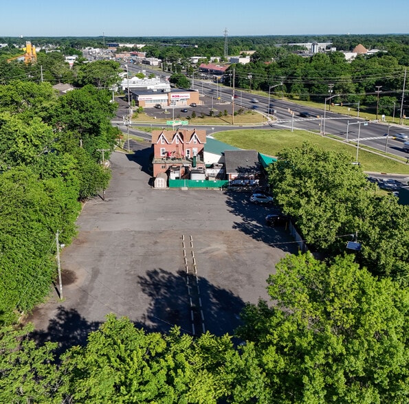 More Photos Of 744 Main St, Lumberton Bar For Sale