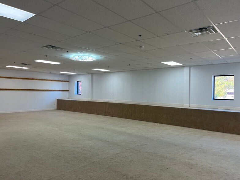 More Photos Of 4388 Sudderth Rd, Buford Warehouse For Sale