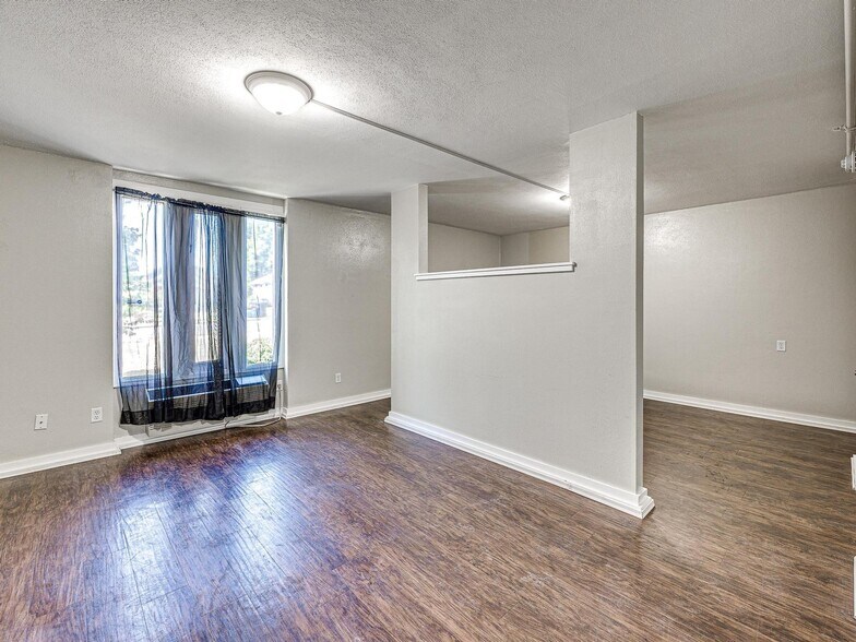 More Photos Of 901 NW 25th St, Oklahoma City Healthcare For Sale