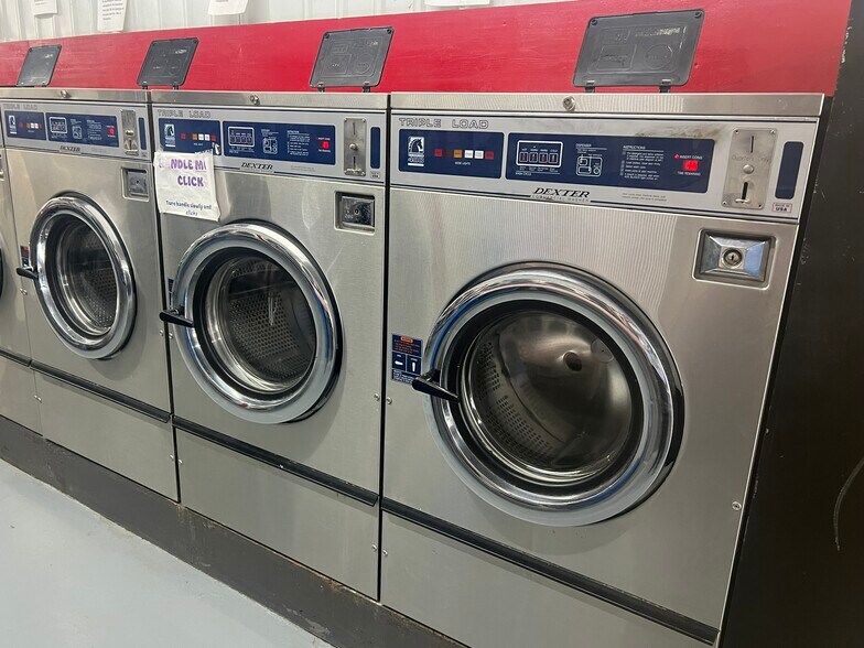 More Photos Of 285 Head Dr, Cleveland General Retail For Sale