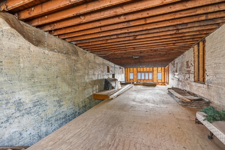 More Photos Of 196 S Main St, Potosi General Retail For Sale